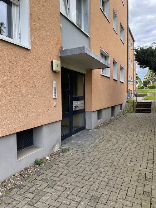 Mit Wohnberechtigungsschein: 3 Zimmer im EG mit Balkon und Badewanne