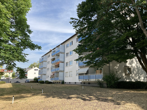 Sanierte 3-Zimmer-Wohnung mit Balkon in ruhigem Haus