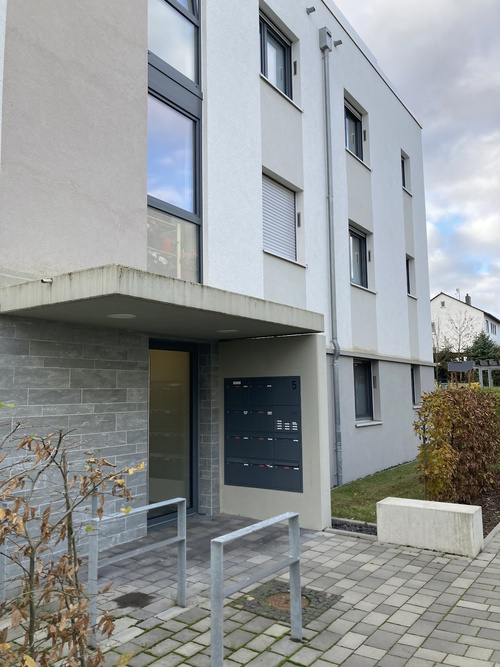 Wohnen mit Garten und Stil: Moderne Erdgeschosswohnung in Rosbach