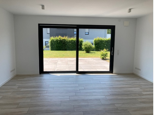 Exklusives Wohnen im Erdgeschoss mit moderner Ausstattung und Südwest-Terrasse
