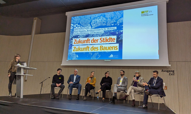 Achtköpfige Diskussionsrunde mit NHW-Geschäftsführerin Monika Fontaine-Kretschmer und Bundesbauministerin Klara Geywitz