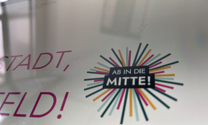 Logo des Landeswettbewerbs "Ab in die Mitte"