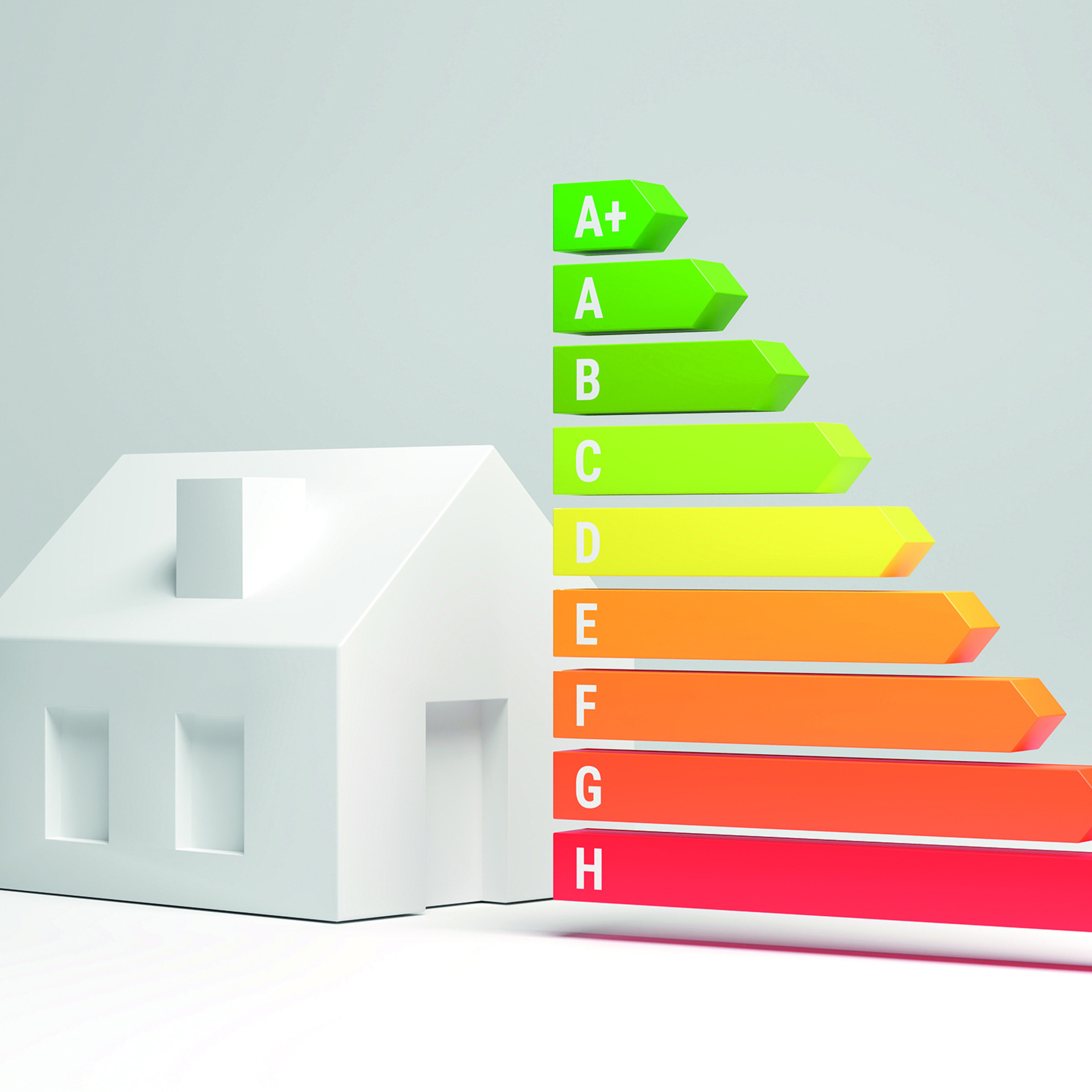 Abgebildet sind ein Haus. Daneben sind die Energieeffizienzklassen in ihren Abstufungen und Farben zu sehen.