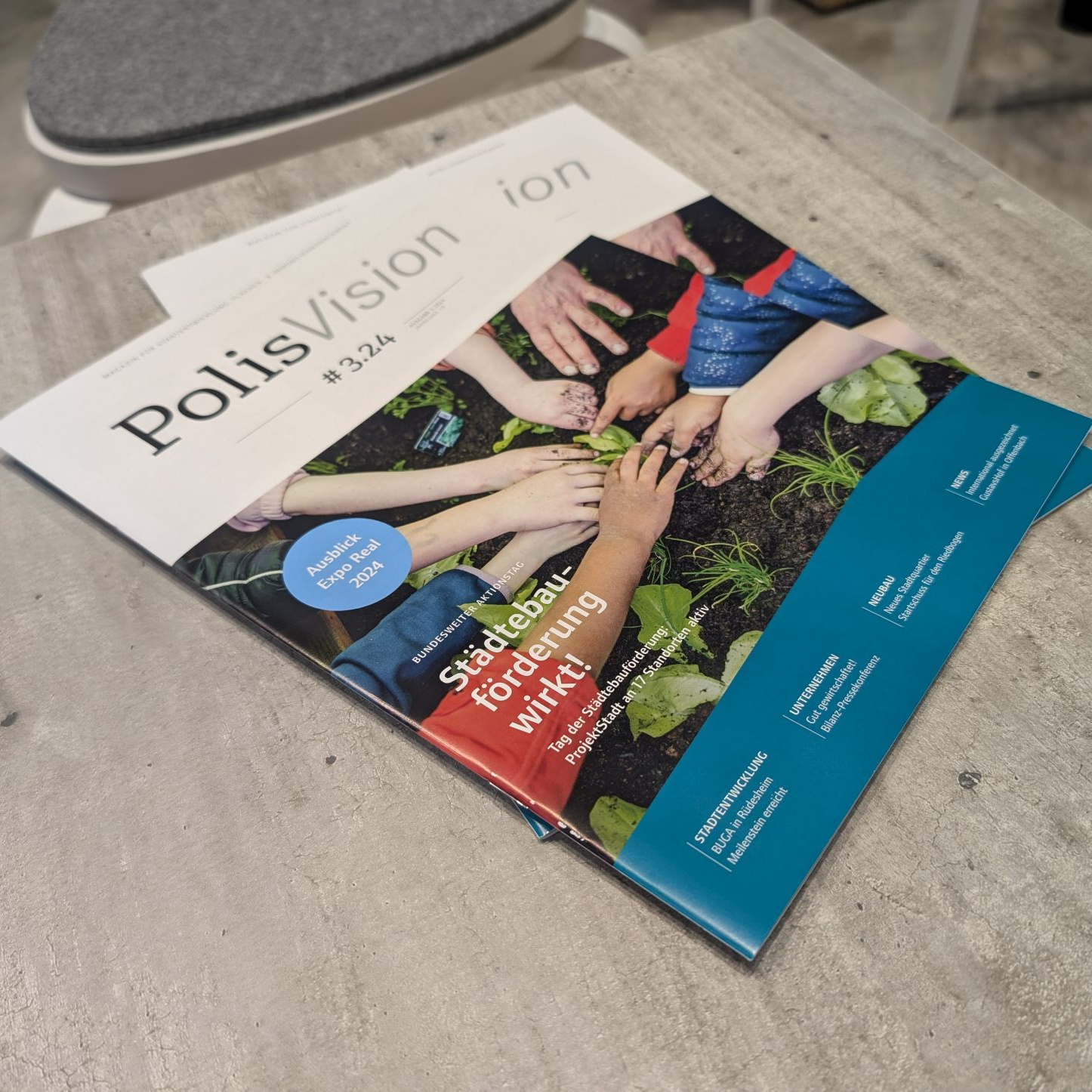 Blick auf das Titelblatt der neuen Ausgabe der PolisVision.