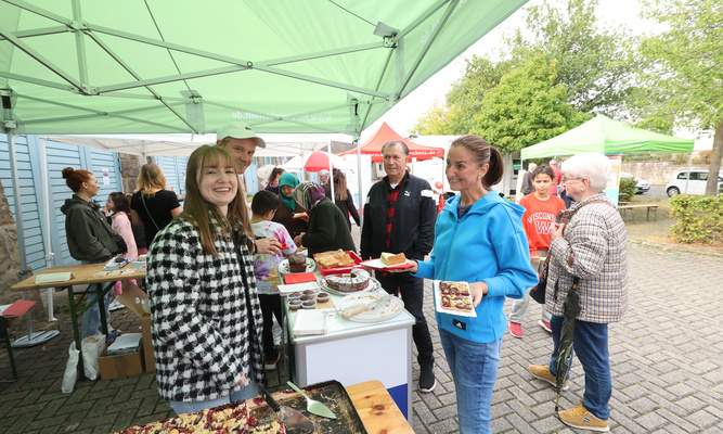 Das NHW-Sozialmanagement machte sich an die Planung, woraus sich ein großes Quartiersfest mit vielen Programmpunkten für Groß und Klein entwickelte. Foto: NHW / Andreas Fischer