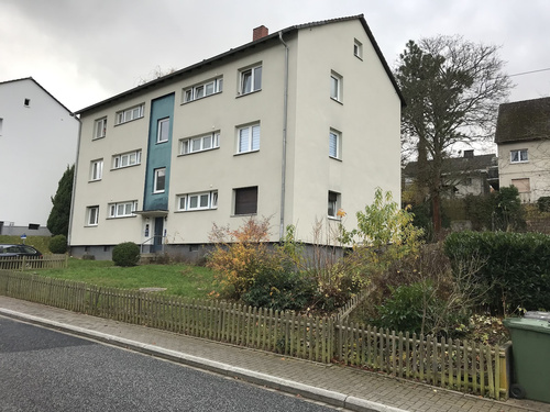 3 Zimmer Erdgeschosswohnung mit Balkon, Gäste WC und Keller in Marburg Cappel