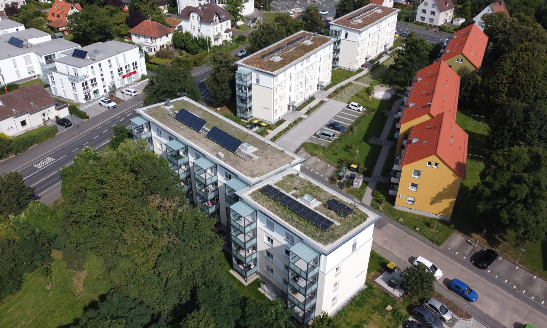 Blick von oben auf das modernisierte NHW-Quartier in Kassel-Harleshausen mit Aufstockungen