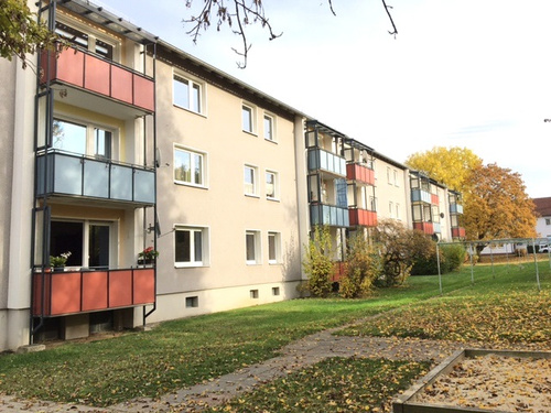 Ruhig wohnen mit Balkon – 3 Zimmer im 1. OG