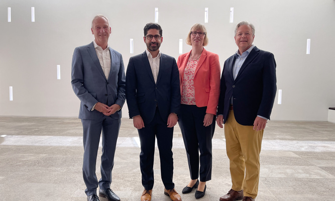 Stellten die Jahresbilanz in Wiesbaden vor (v.li.): Leitender Geschäftsführer NHW Dr. Thomas Hain, Wirtschaftsminister Kaweh Mansoori, NHW-Geschäftsführerin Monika Fontaine-Kretschmer und NHW-Geschäftsführer Dr. Constantin Westphal. Foto: NHW