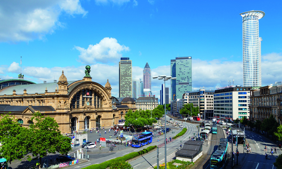 Blick auf das historische Gebäude vom Frankfurter Hauptbahnhof