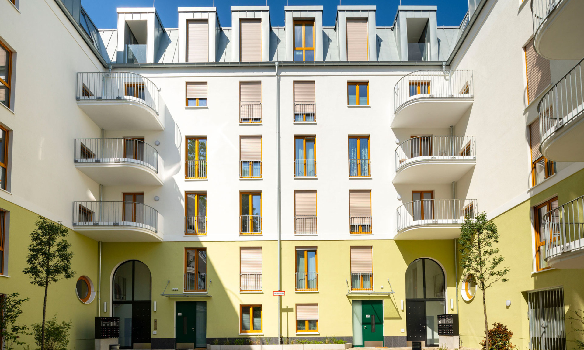Mit dem Projekt in der Freiligrathstraße betritt die Unternehmensgruppe Nassauische Heimstätte | Wohnstadt (NHW) Neuland, denn erstmals wurde eine inklusive Wohngemeinschaft für junge Menschen mit und ohne Behinderung geschaffen. Foto: Barbara Staubach
