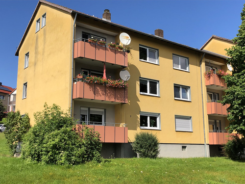 Praktisch geschnittene Wohnung für Singles oder Paare mit Balkon und Keller