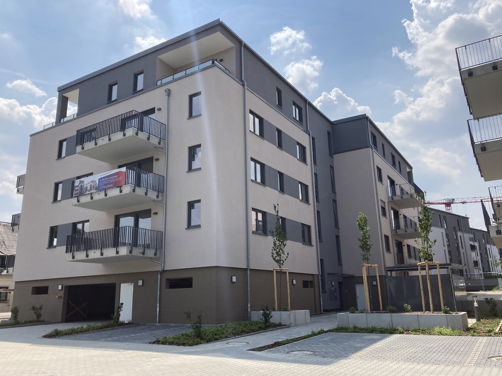 Hauseingangseite mit Giebel