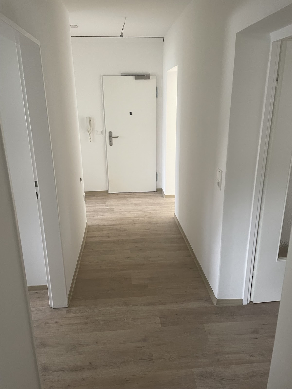 25215_Birkenweg 8_EG rechts_Flur