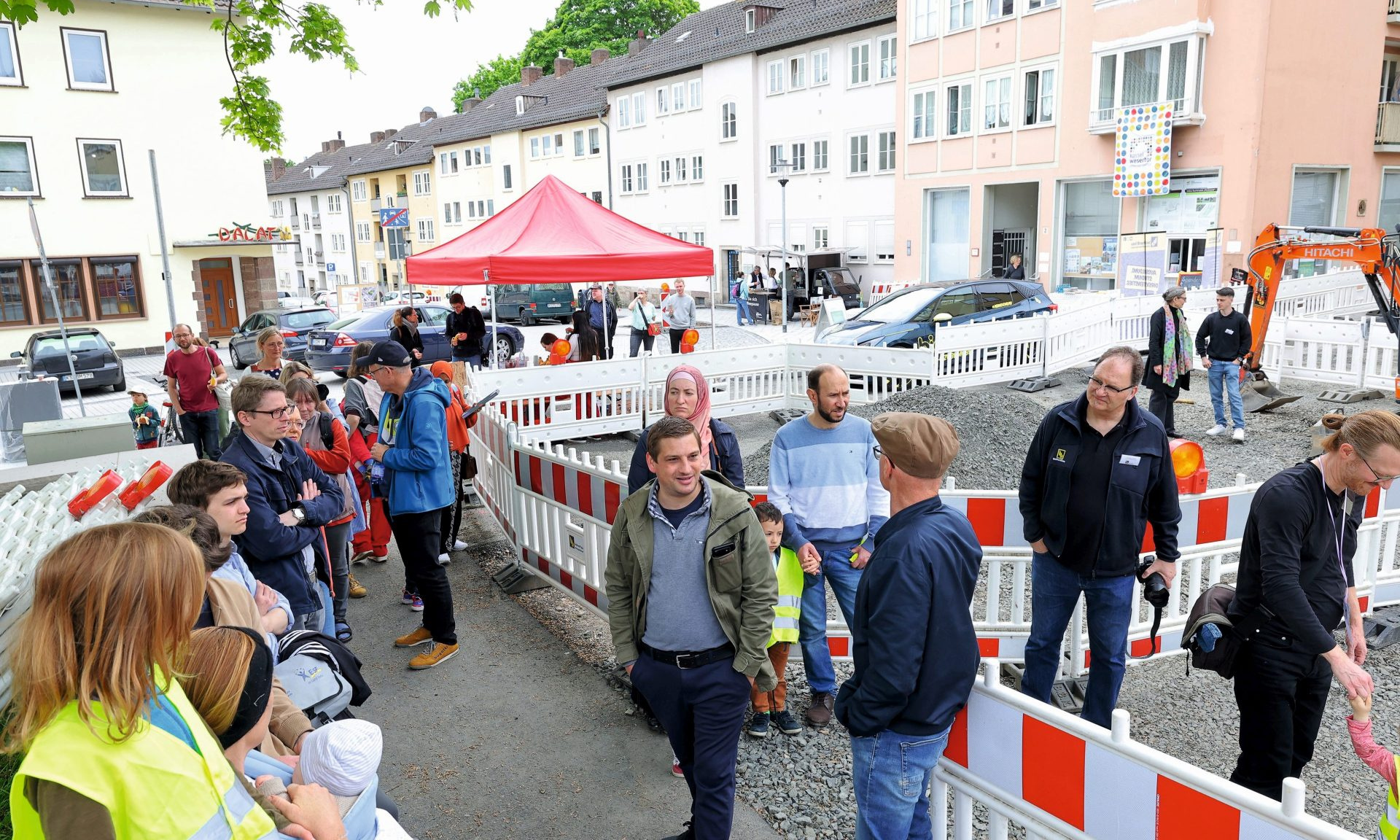 Bei Baustellenführungen gab es allerlei Infos und Eindrücke zum Stand der Arbeiten und die künftige Gestaltung des Pferdemarkts in Kassel.