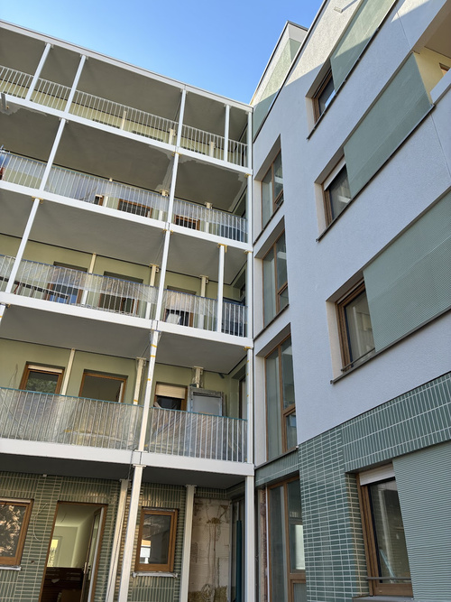Heller Neubau mit offener Küche: 2-Zimmer-Wohnung in Niederrad