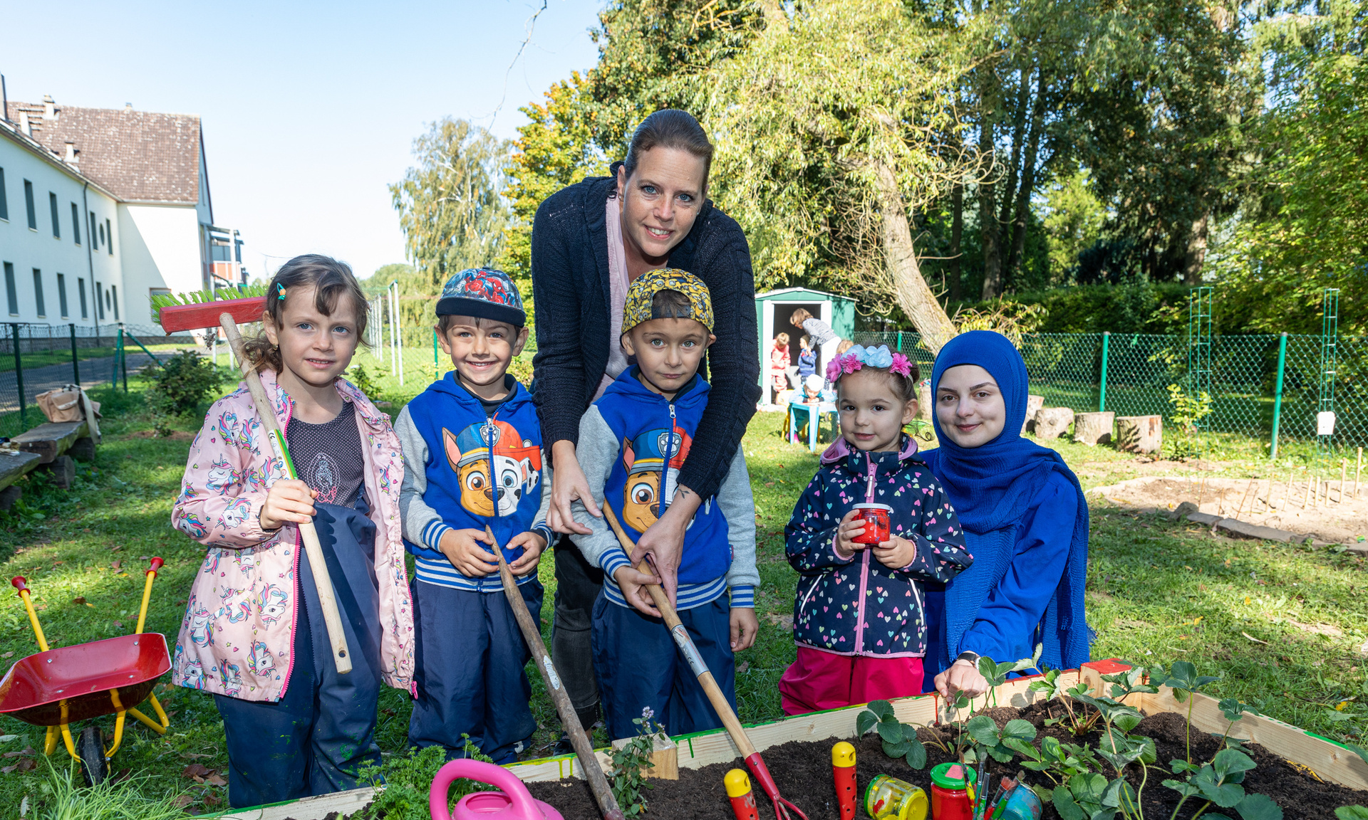 Pressefoto Gartenarbeiten Kita Hasenhecke