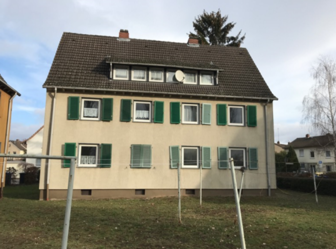Dachgeschosswohnung mit charakteristischen Dachschrägen - Photo 1