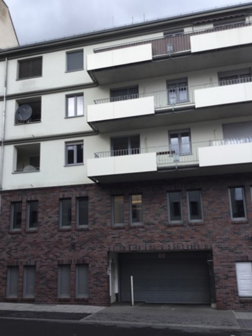 In Wiesbaden-Mitte ankommen: 2 Zimmer für Personen ab 60 Jahren mit Balkon und Aufzug