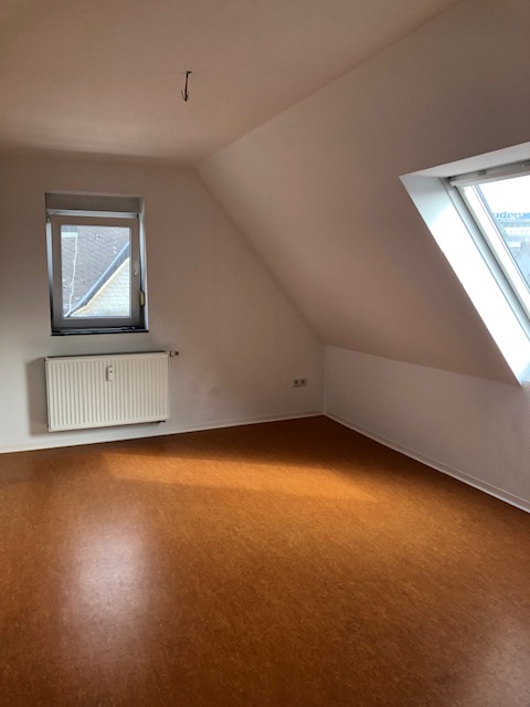 Komfortable 3-Zimmer-Wohnung mit Keller und Balkon im Dachgeschoss - Photo 2