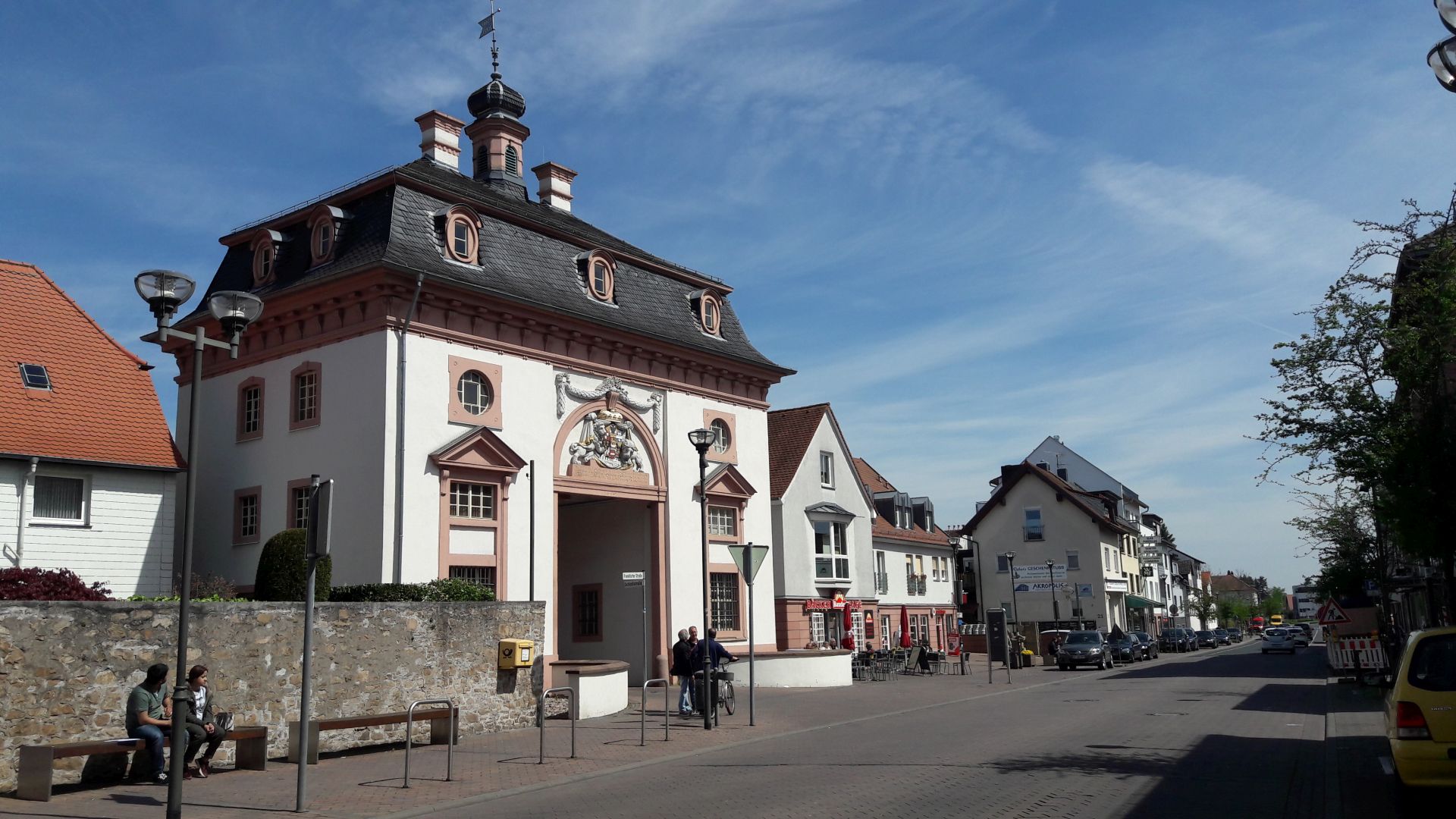 Ansicht auf die Frankfurter Straße in Heusenstamm